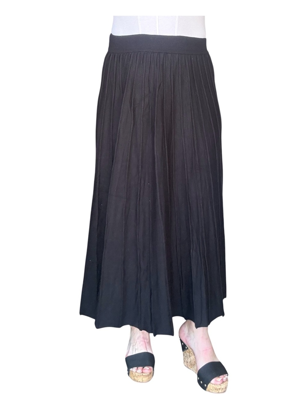 Shein NWOT thick black lined skirt